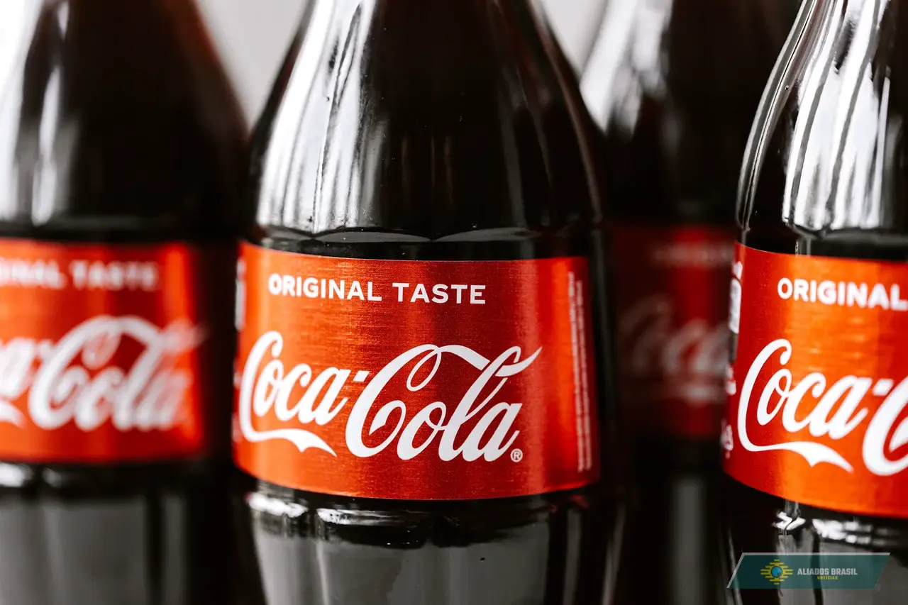 Com consumo em queda, Coca-Cola diminui volume e promete preços mais baixos