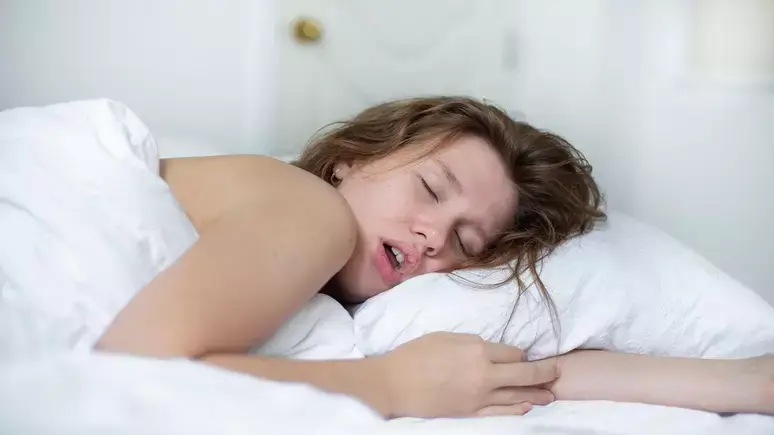 Como aliviar a sinusite à noite: confira a melhor posição para dormir  