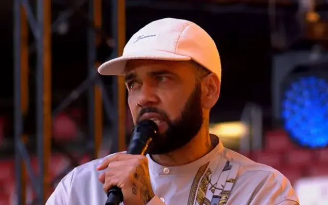 Dani Alves prega na Espanha: “Perdi tudo, mas encontrei Jesus”