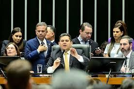 Decisão de Moraes: base de Lula vê 'vitória da democracia' e oposição diz que 'STF fechou Congresso'