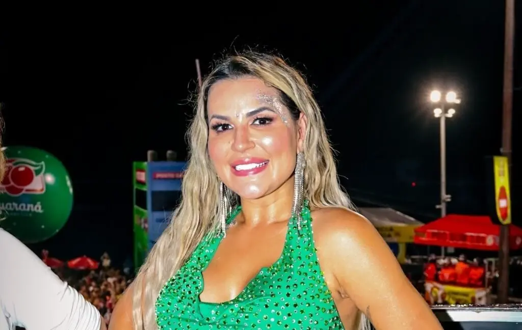 Deolane se recusa a fornecer a senha de seus celulares à polícia