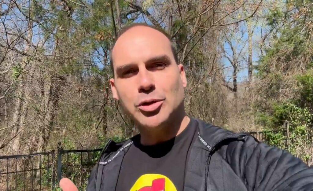 Eduardo revela que investiu em filme sobre Bolsonaro