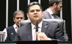 'Égua da pergunta', diz Davi Alcolumbre ao ser questionado sobre a abertura de uma CPI para investigar caso Master