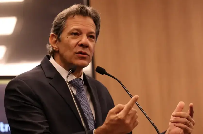 Equipe de Haddad tenta ligar crise de Flávio a Tarcísio