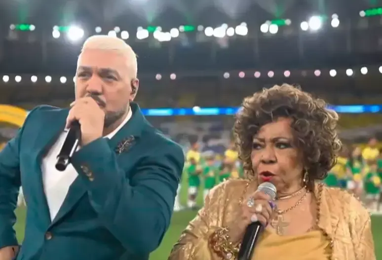 VEXAME: Falha em execução do Hino Nacional por Belo e Alcione em jogo do Brasil viraliza