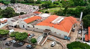 Idoso dado como morto em hospital apresenta sinais vitais durante preparo do corpo em funerária e segue internado em SP