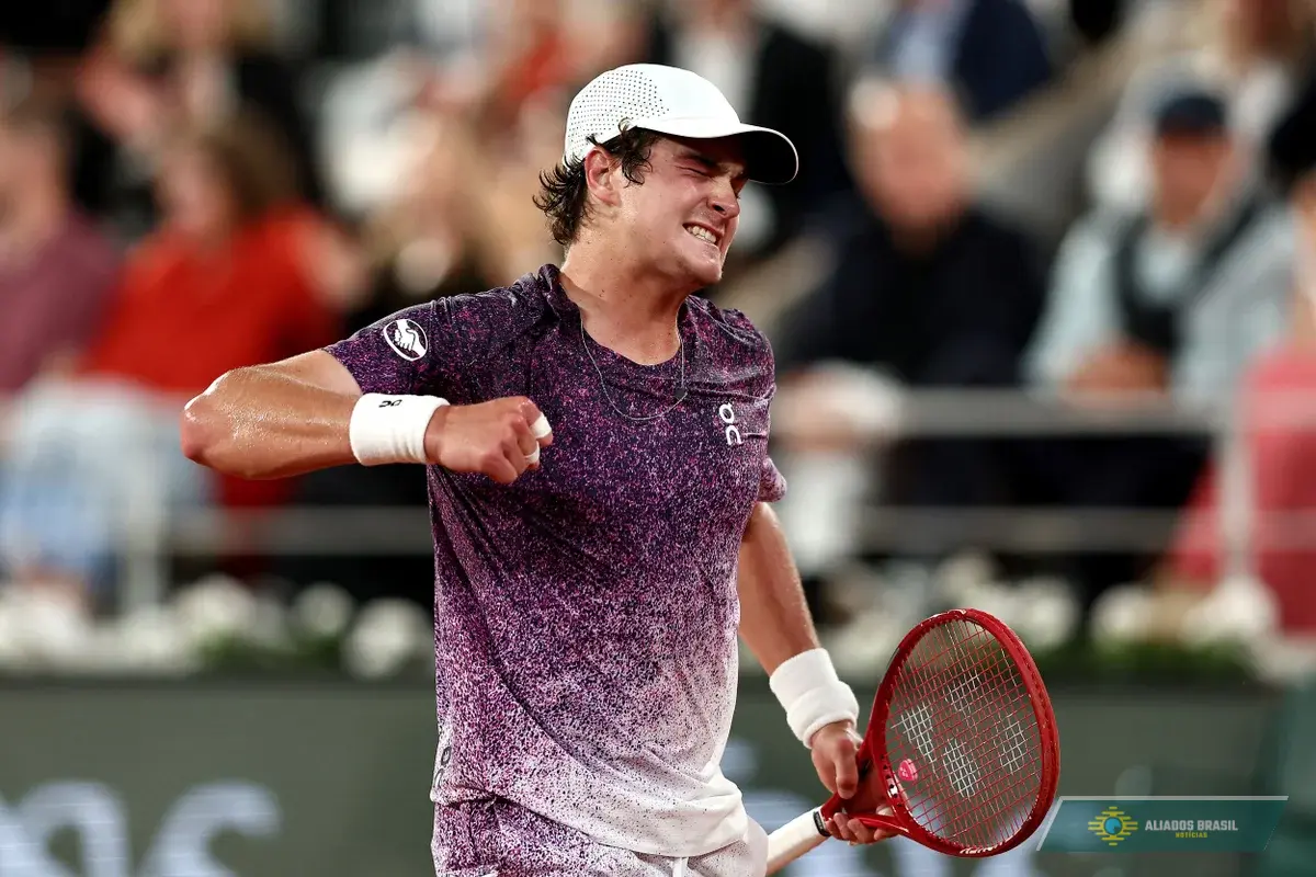 João Fonseca vence Casper Ruud e vai às quartas de Roland Garros
