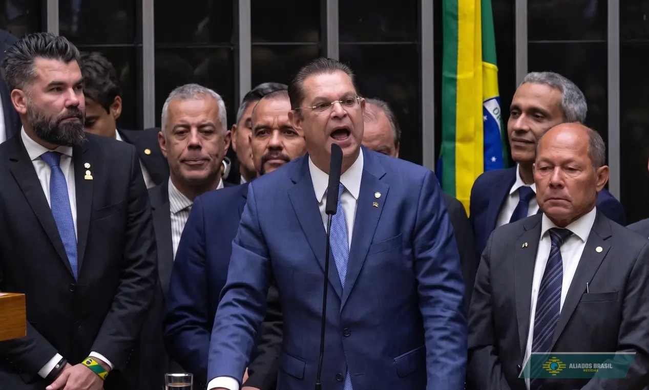 Líder do PL na Câmara propõe escala 4×3 e desafia a esquerda