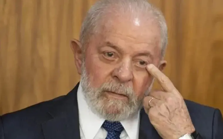 Lula afunda: 52% desaprovam governo e rejeição dispara para 44%