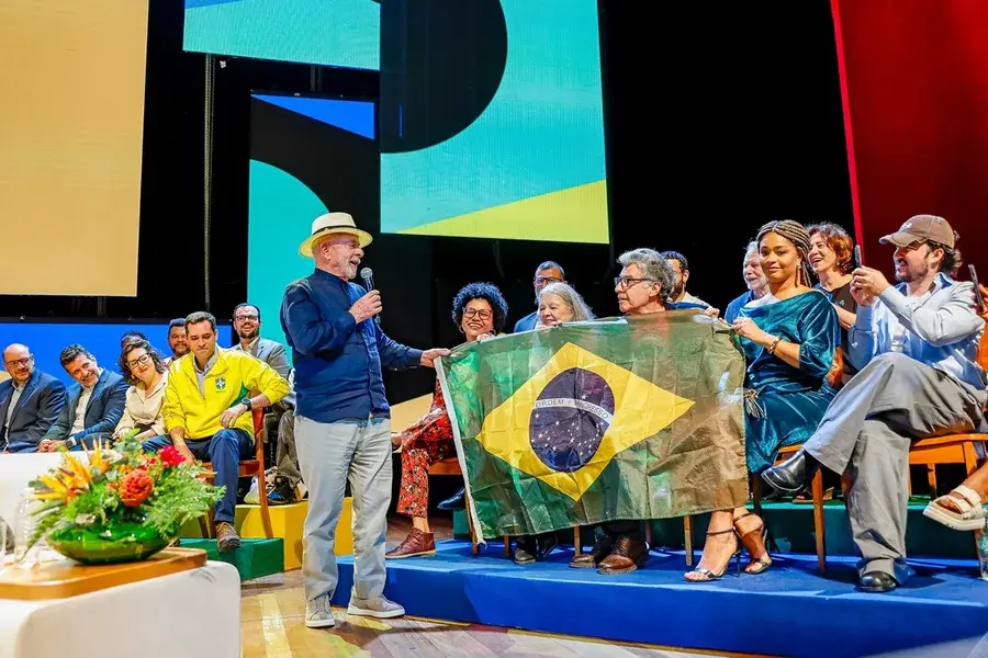 Lula defende esquerda de verde e amarelo na Copa contra “fascistas”