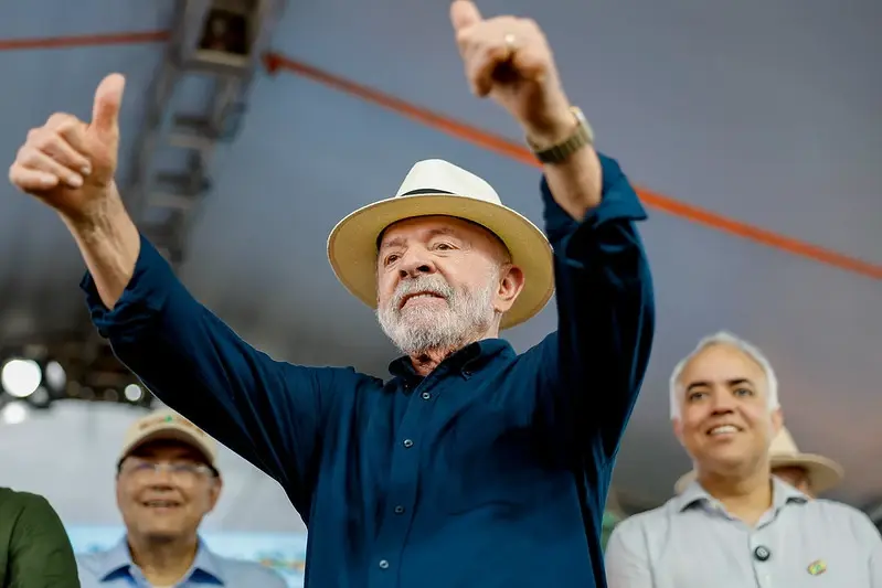 Lula troca escala 5×2 por “6×2” durante discurso em Manaus