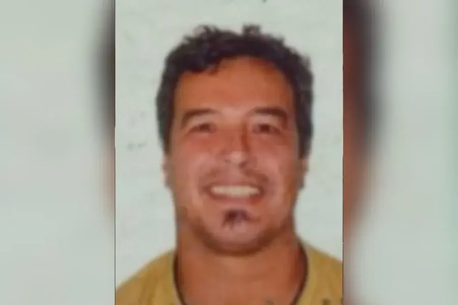 Menino de 11 anos é achado morto em casa onde era mantido acorrentado