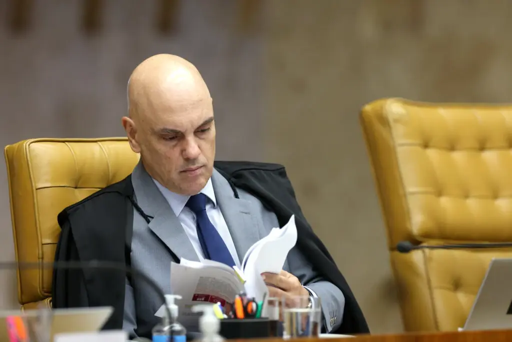 Moraes autoriza que Bolsonaro receba oficial de cartório em casa