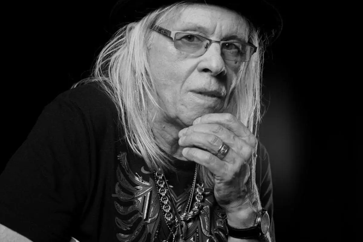 Morre Luiz Carlini, ícone do rock e parceiro de Rita Lee, aos 73 anos