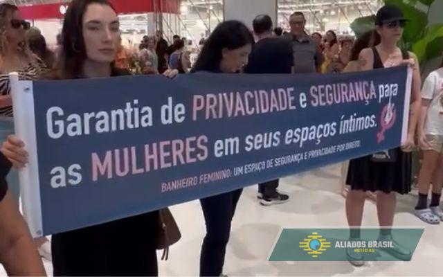 Mulheres protestam contra trans em banheiro de shopping no Rio