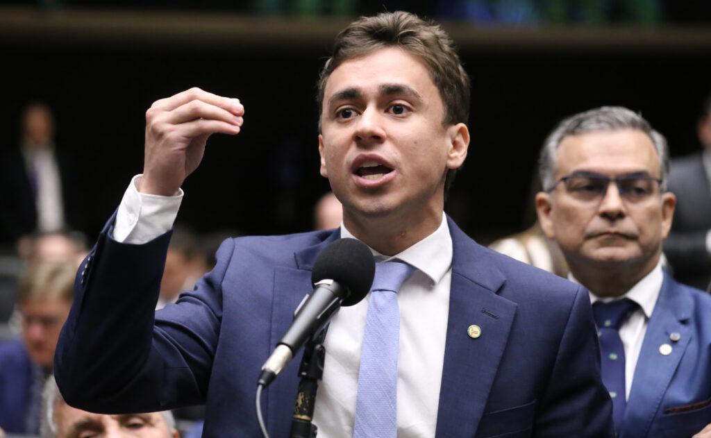 Nikolas se pronuncia a respeito de conversas de Flávio e Vorcaro