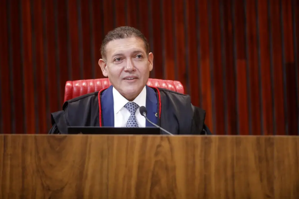Nunes Marques analisará ação contra pesquisa sobre Flávio