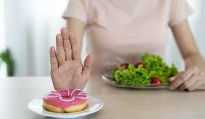 O que acontece com o corpo quando você para de consumir açúcar? Especialistas explicam os efeitos