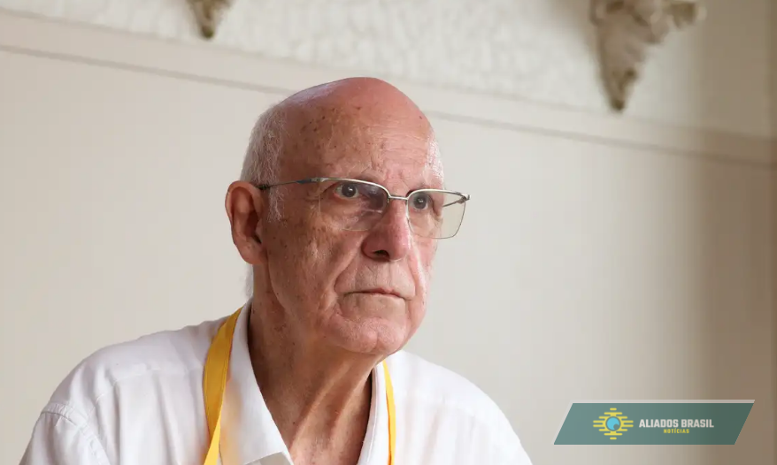 Padre Júlio Lancellotti é acusado de usar dinheiro da igreja para pagar processo judicial; entenda