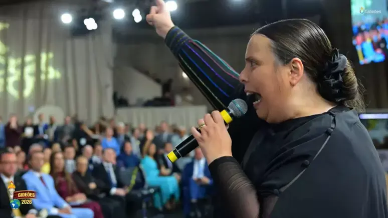 ‘Pare de orar por ele e ore por você’: quem é a pastora que viralizou com pregação contra violência doméstica? 