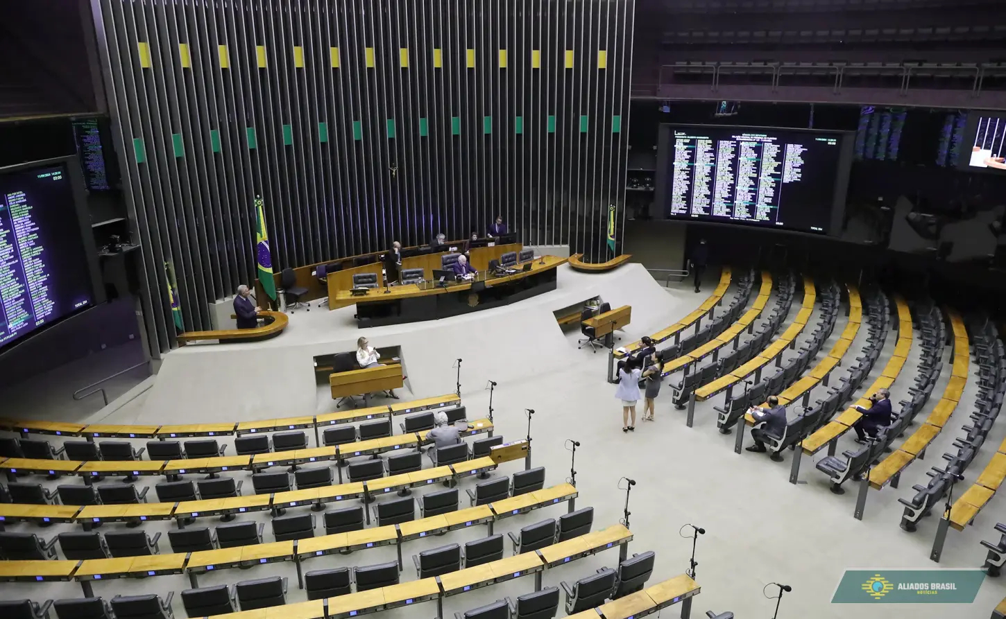 PEC 6×1: Líderes querem remover emenda de transição de 10 anos