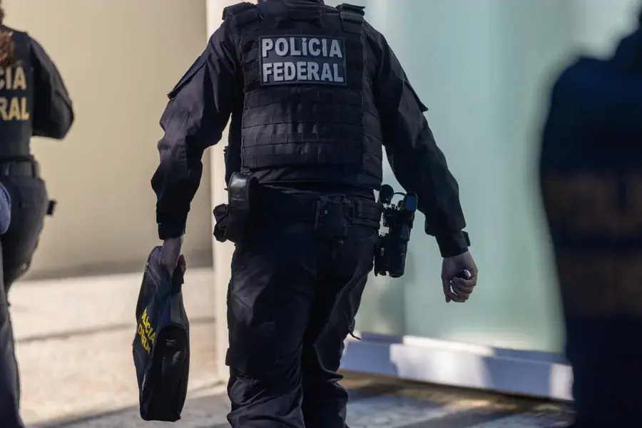 Perito alvo da PF teria vazado dados sobre relação de Moraes com o Master