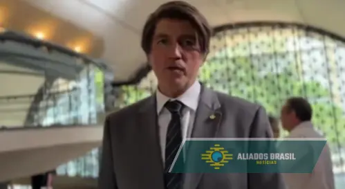 Petistas acionam TSE para barrar estreia de filme de Bolsonaro até eleições