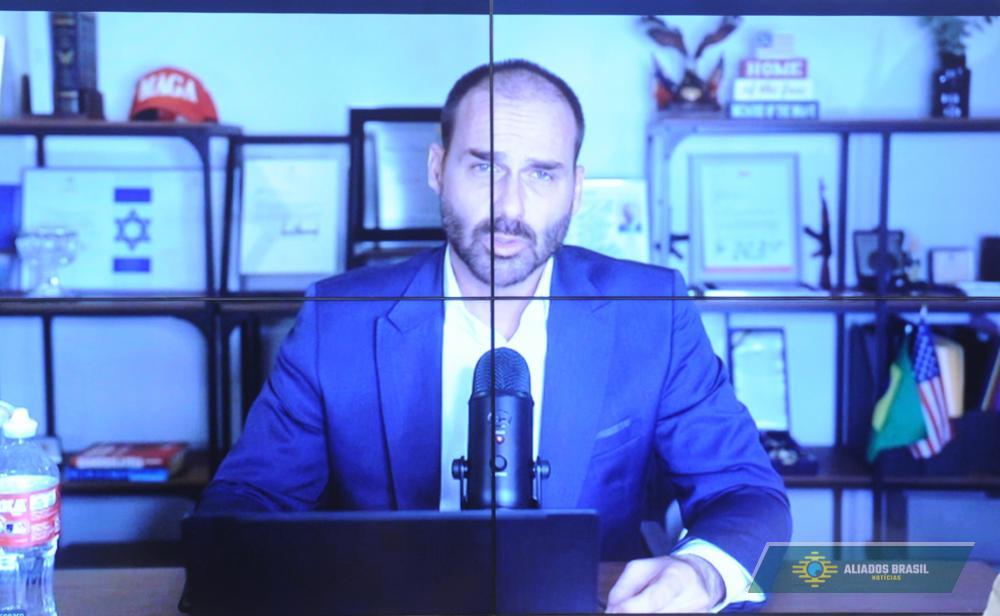 PGR pede condenação de Eduardo Bolsonaro por suposta coação em investigação sobre tentativa de golpe