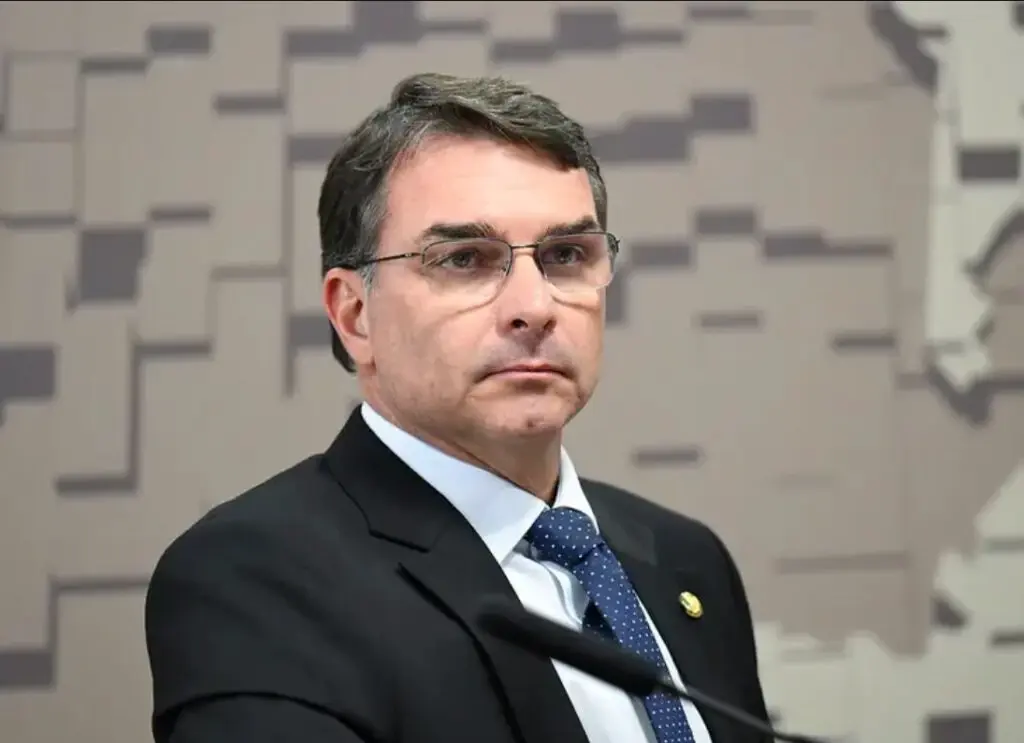 PL sai em defesa de Flávio após áudio enviado a Vorcaro