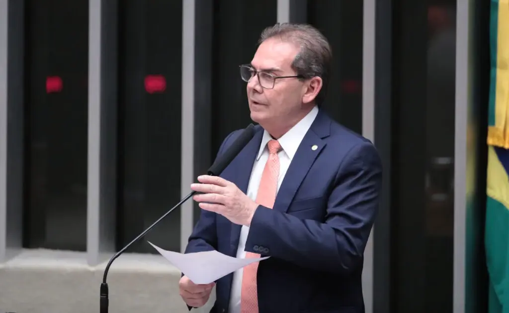 Relator da Dosimetria diz estar ‘confiante’ após falar com Moraes
