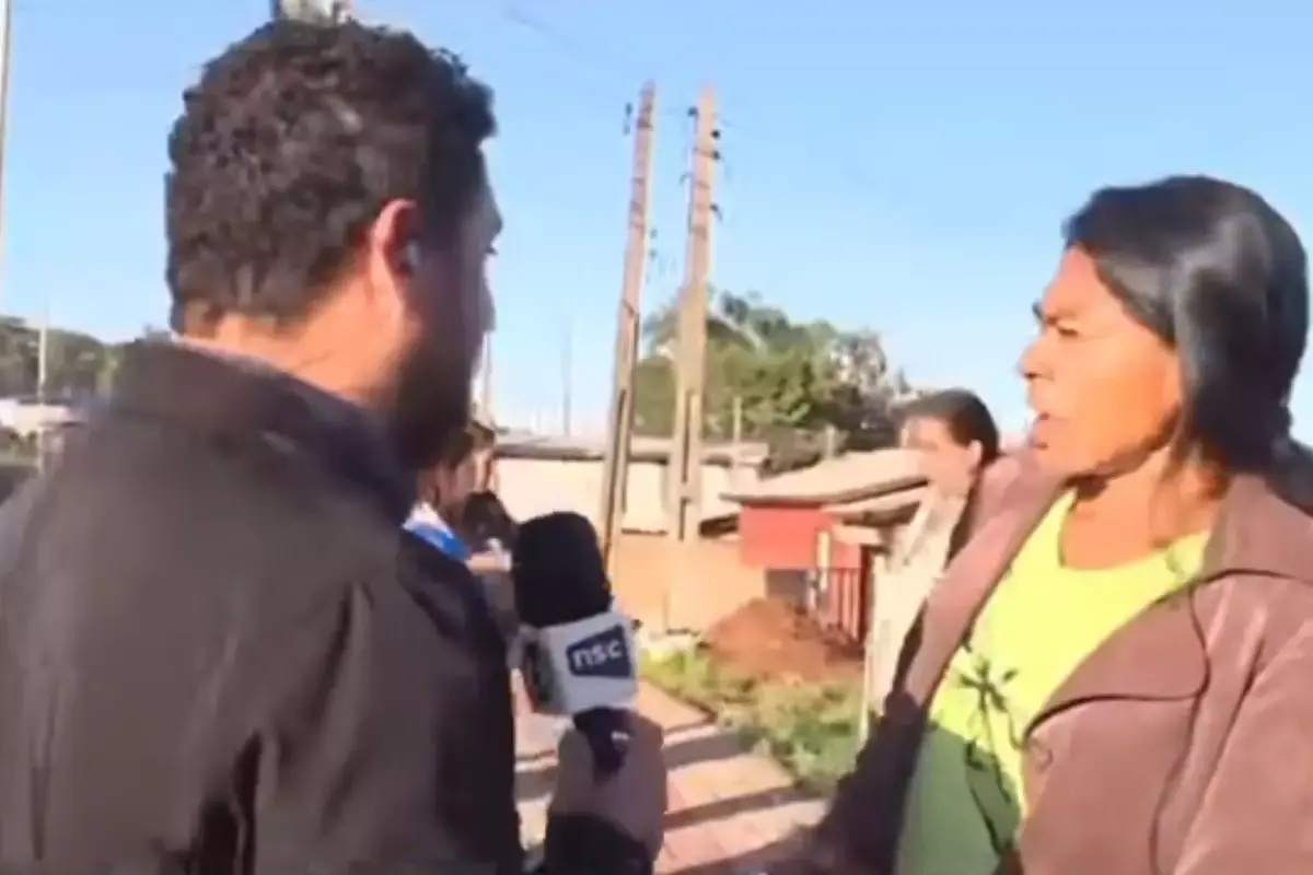Repórter da Globo fica sem reação após mulher soltar palavrão ao vivo: 'Situação bem complicada' 