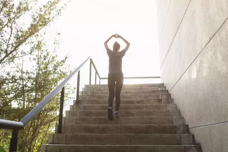 Subir escadas vale como exercício? Descubra agora!  