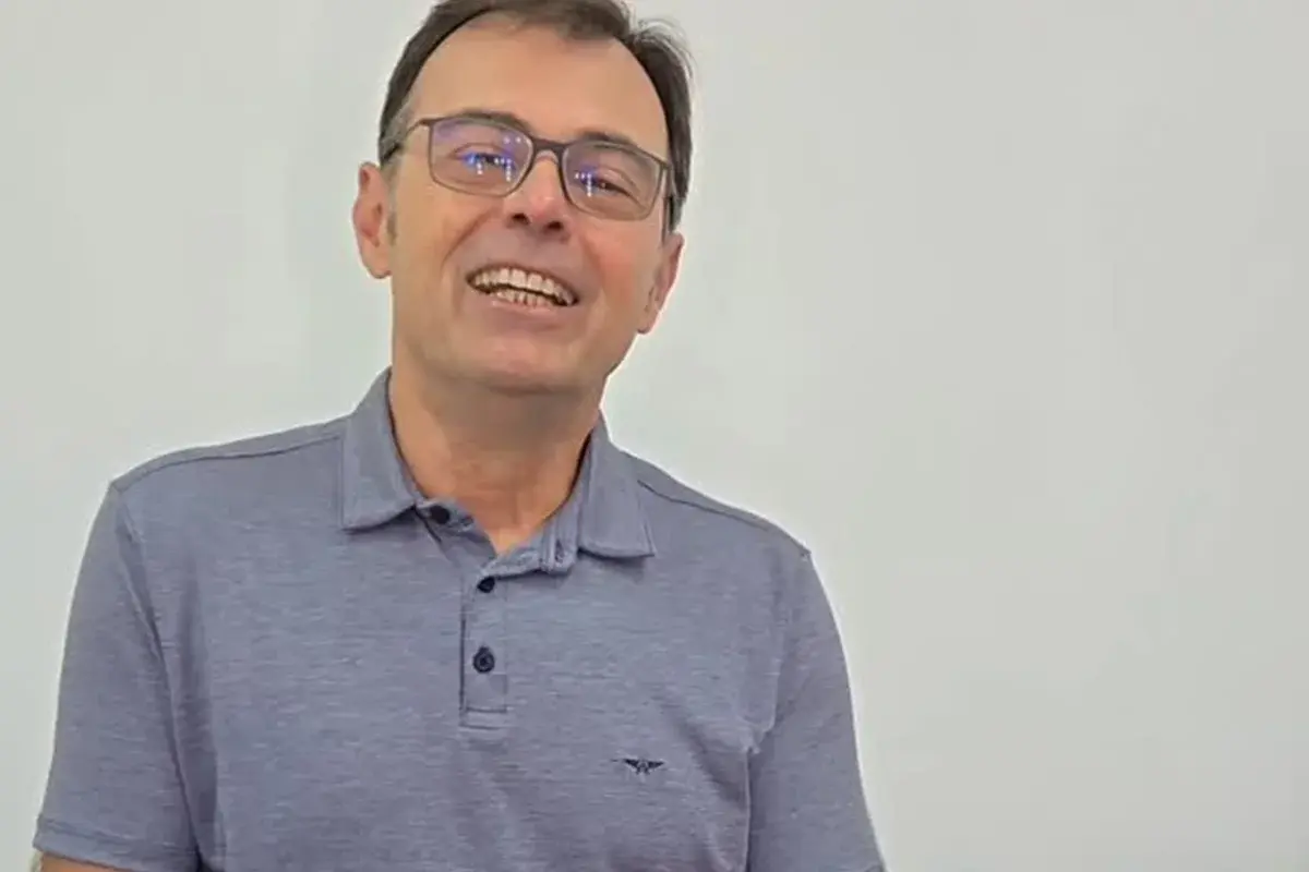 Tino Marcos pede emprego nas redes sociais e desabafa: “Tentando”