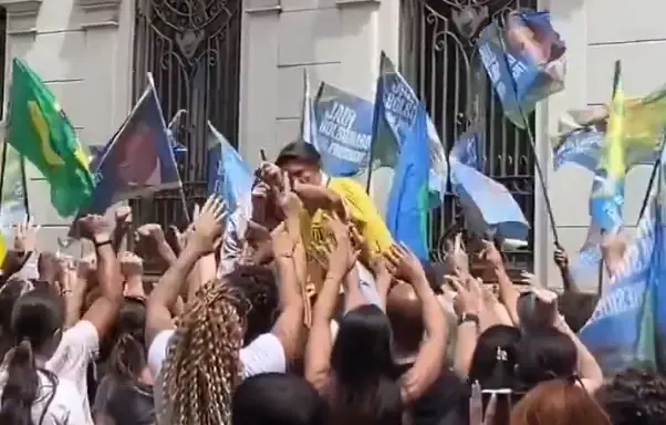 Trailer de filme sobre Bolsonaro faz buscas crescerem no Google