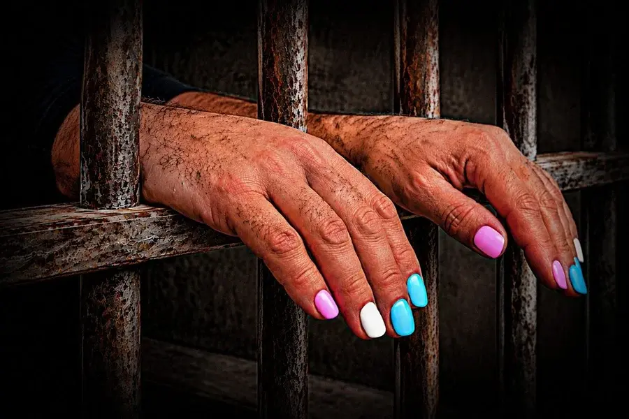 Transexuais na Colmeia denunciam estupros por homens que fingem ser mulher