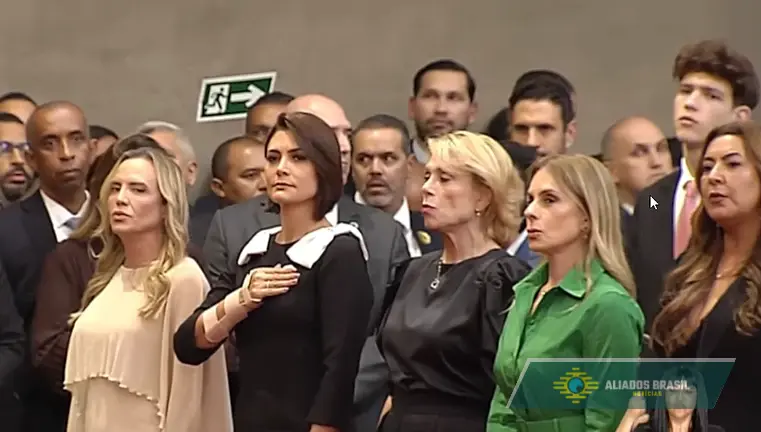 TSE: Michelle e esposa de Moraes sentam na mesma fileira