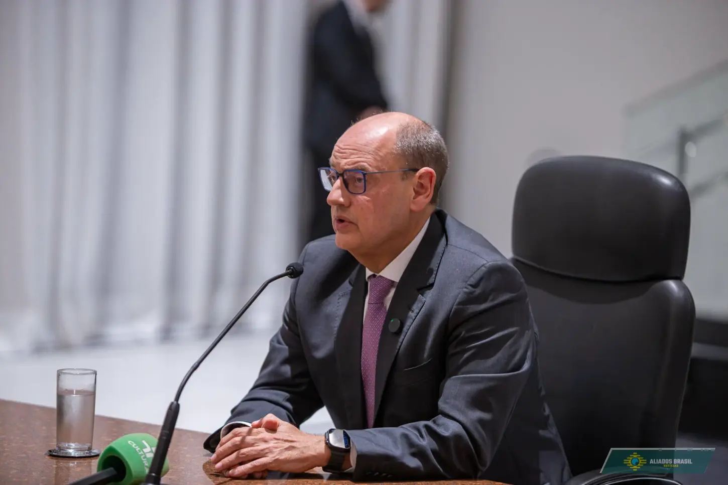Varredura encontra escutas no gabinete de governador do RJ