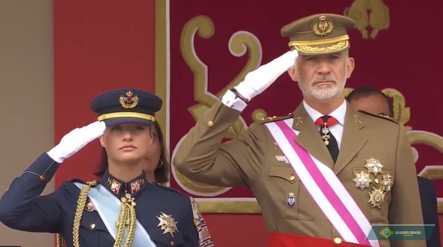 VÍDEO: Bandeira da Espanha cai durante cerimônia militar diante do rei Felipe VI