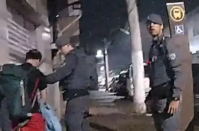 Vítima de violência doméstica simula pedido de pizza ao ligar para PM e agressor é preso em SP  