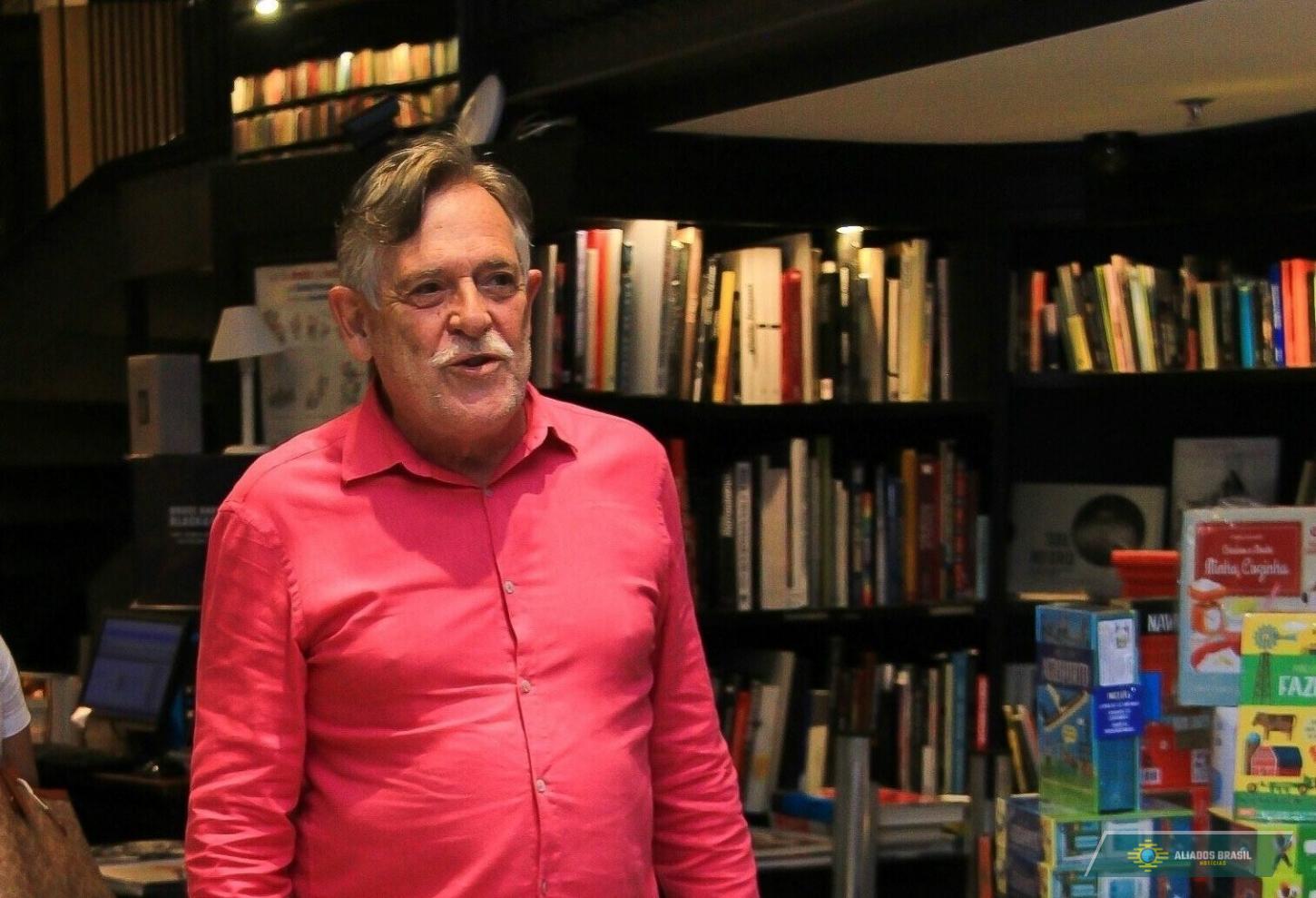 Zé de Abreu admite que Lula deveria deixar a política 