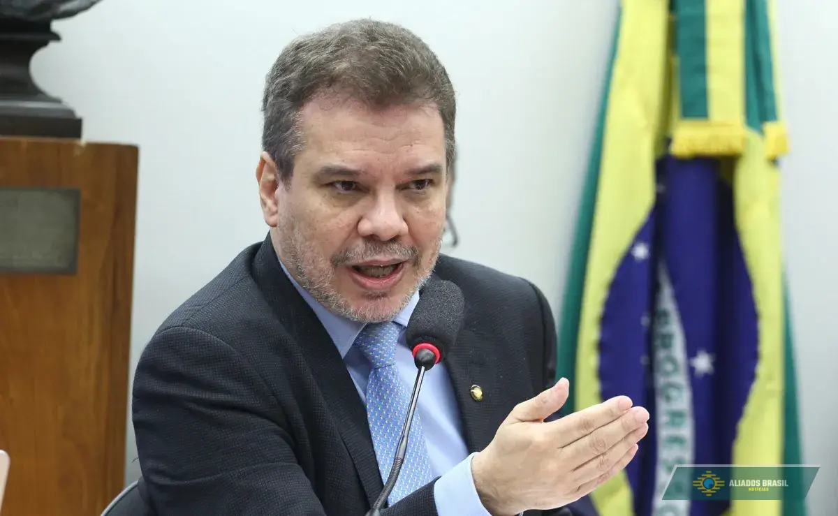 25,2 milhões de brasileiros apostam em bets ilegais, diz ministro
