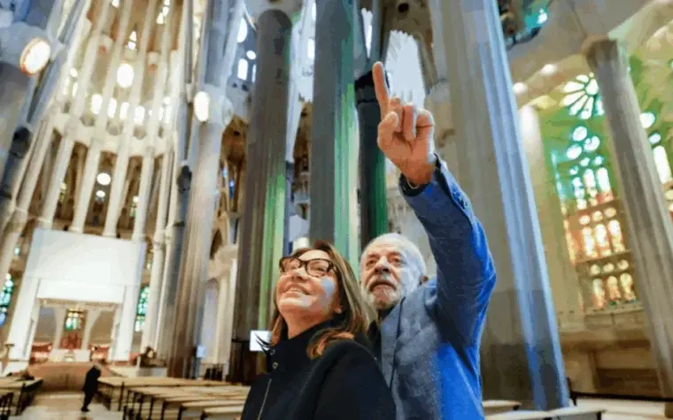 A fé conveniente: Janja e o PT descobrem os católicos a três meses da eleição