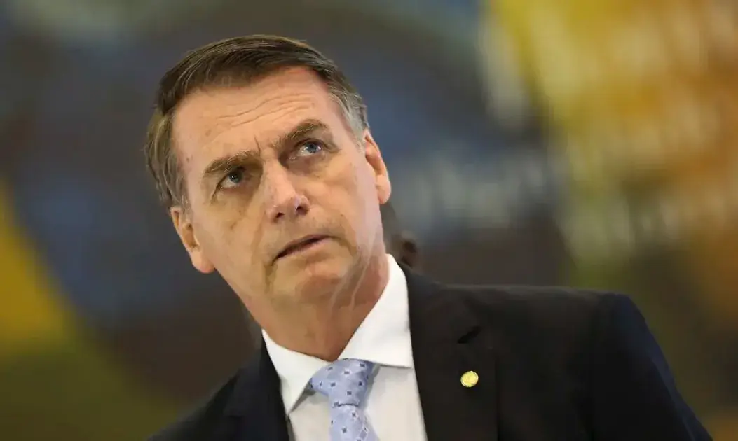 Advogado de Bolsonaro diz que arma apreendida no nome do ex-presidente estava em manutenção