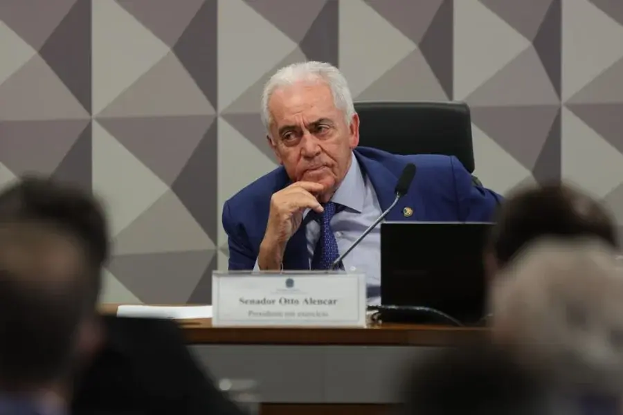 Alcolumbre cancela reunião sobre PEC 6×1 e irrita chefe da CCJ