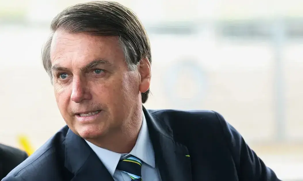 Arma apreendida de Bolsonaro estava desativada, diz defesa