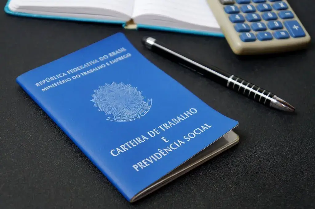 Brasileiro prefere salário e estabilidade a jornada reduzida, diz CNI