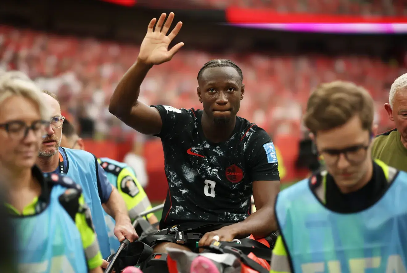 Cena forte na Copa: jogador do Canadá quebra a perna contra o Catar