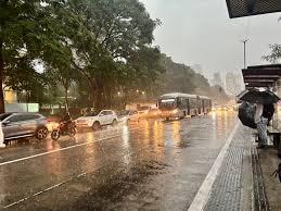 Chuva forte provoca desabamentos e alagamentos em SP; veja ocorrências