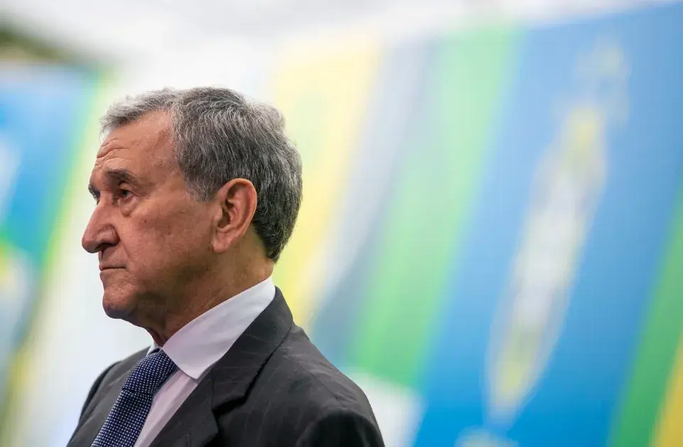 Cirurgia de Parreira é ‘bem-sucedida’, mas estado de saúde ainda é delicado