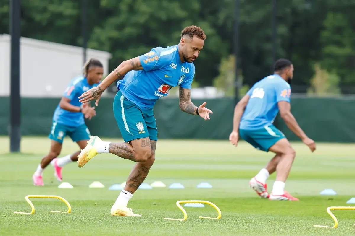 Com Neymar de volta, Brasil pega Escócia por vaga no mata-mata da Copa